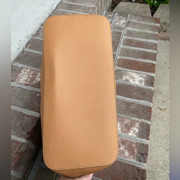 Michael Kors Jet Set Medium Travel Saffiano Leather Tote - Acorn like new - Picture 10 of 11